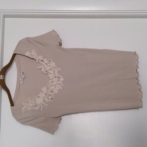 LOFT Tan lettuce trim ribbed tee